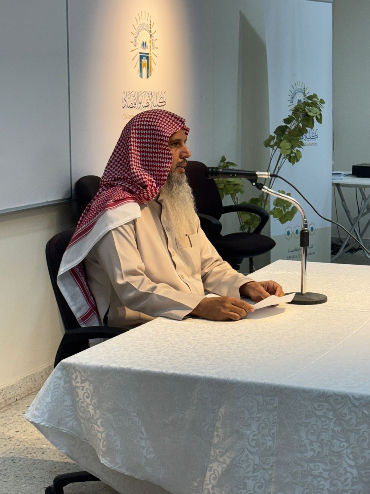 تنفيذ لقاء توعوي لطلاب كلية القانون بالتعاون مع وحدة التوعية الفكرية يوم الأربعاء 09-شعبان-1447